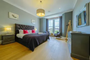 Bright 3 Bedroom Home Bristol - Image 5