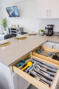Modern Condo Walk to Marina, Dining & Nightlife - Image 3