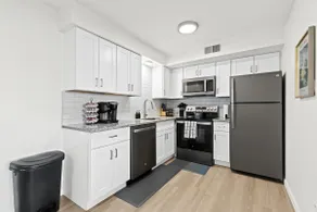 New! Modern 2BR by Downtown Royal Oak | King Beds - Image 4
