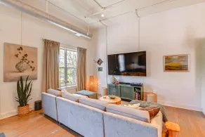 Walk to Vanderbilt: Eclectic Apt in Nashville - Image 4