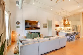 Walk to Vanderbilt: Eclectic Apt in Nashville - Image 2