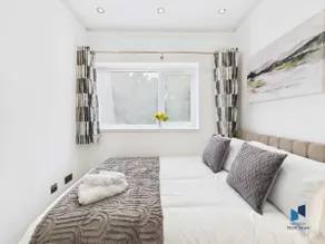 Modern 4BR House, Spacious, Garden, Free Parking - Image 3