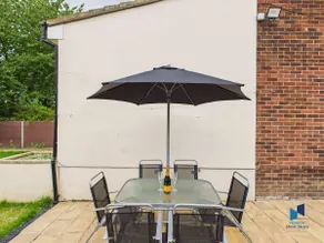 Modern 4BR House, Spacious, Garden, Free Parking - Image 5