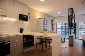 Majestic 1BR with Balcony in Miraflores - Image 4