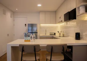 Majestic 1BR with Balcony in Miraflores - Image 3