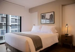 Majestic 1BR with Balcony in Miraflores - Image 2