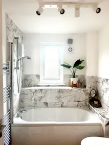 Modern Apartment - Private Bathroom - Image 4