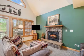 A/C, king beds, fireplace, shared hot tub. - Image 3