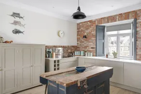 Stylish Apartment with Parking Central Ilfracombe - Image 3