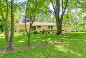 9 Mi to Downtown Rushville: Cozy Getaway w/ Grill - Image 4