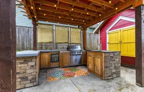 The Jordan House- outdoor kitchen, very spacious - Image 3