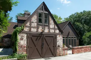 Carriage House - Image 2