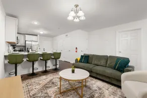 Traveler Haven XL NYC & NWK with free parking - Image 3