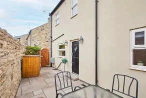 Host & Stay - Castle View - Image 4