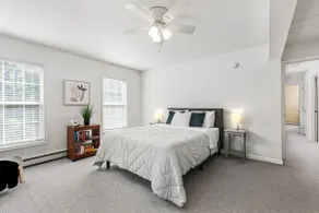 Stylish comfort, great location - Image 4