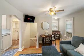 Cozy 2 bed Apt 2 train stops to the Naval Base - Image 5
