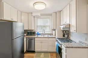 Cozy 2 bed Apt 2 train stops to the Naval Base - Image 3