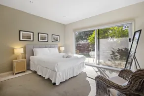Spacious 3-Bed Townhouse Near Dromana Beach - Image 2