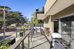 Spacious 3-Bed Townhouse Near Dromana Beach - Image 4