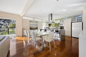 Spacious 3-Bed Townhouse Near Dromana Beach - Image 3