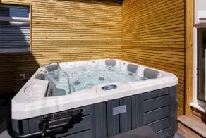 Walpole House - Hot Tub, Games Room, Sleeps 12 - Image 2