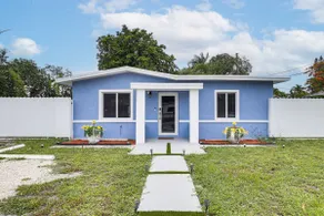 Private Yard! Retreat 6 Mi to Hard Rock Stadium - Image 2