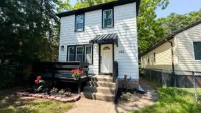 Cozy 4BR 1.5BA House minutes from the falls - Image 2