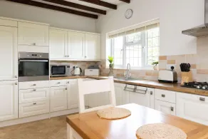 Homely Cottage for 6 Near Chichester & Goodwood - Image 3