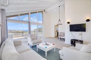 Stunning Home w/Ocean-Mountain Views in East Oahu - Image 4