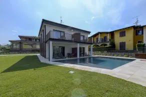Gardaliva by the lake in Manerba del Garda - Image 4