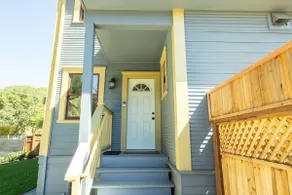 Beautiful Turn of the Century Colonial Style Home - Image 2