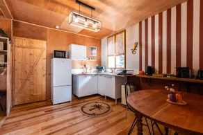 Studio between lake and forest - Image 4