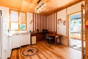 Studio between lake and forest - Image 3