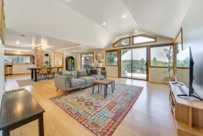 1/2 Mi to Yarrow Bay: Family Home in Kirkland - Image 3