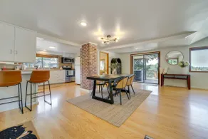 1/2 Mi to Yarrow Bay: Family Home in Kirkland - Image 4