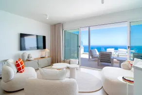 Bayview Hills Premium Pool Suite - Image 2