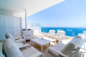 Bayview Hills Premium Pool Suite - Image 4