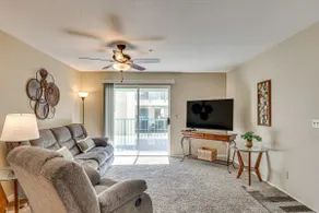Community Pool & Gym: Apt 5 Mi to Laughlin Casinos - Image 5