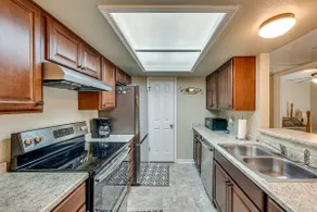 Community Pool & Gym: Apt 5 Mi to Laughlin Casinos - Image 4