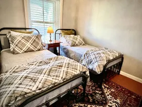 1860 Home: 6 Beds, Dogs, Big Yard, Theatre Room - Image 5