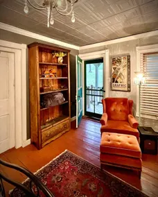 1860 Home: 6 Beds, Dogs, Big Yard, Theatre Room - Image 4