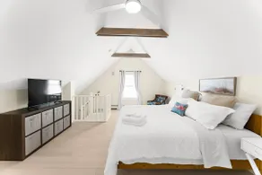 Historic Home for 7: Walk to Beach, Pets & Family - Image 3