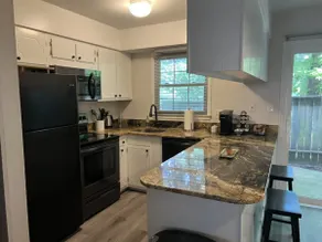 Cary 2 Bedroom End Unit Townhome with 3 beds - Image 2