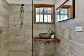 Macs Beach Bungalow - Image 4