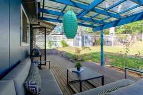 Macs Beach Bungalow - Image 5