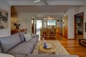 Macs Beach Bungalow - Image 2