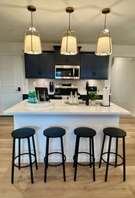 New Luxury Townhouse - Mins to PSU - 8 Guests - Image 3
