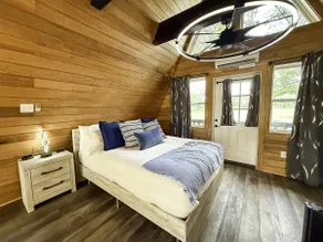 Brand New Fox Hill Cabin Where Country Charm nearby Hot Springs - Image 3