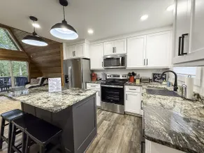 Brand New Fox Hill Cabin Where Country Charm nearby Hot Springs - Image 4