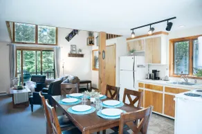 Bob's Sled Lodge – 2BR Killington Retreat Near Slopes & Trails - Image 5